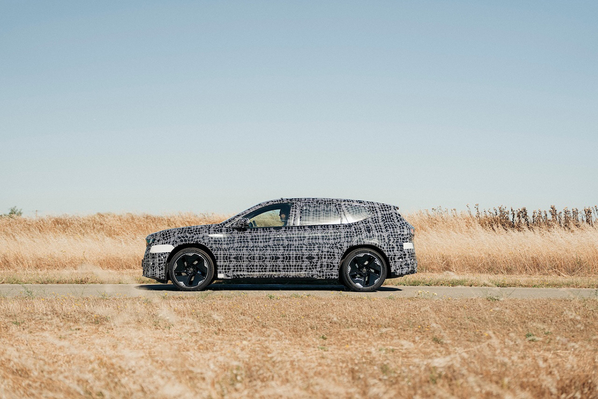 BMW新型「iX3」が9月5日に初公開へ。“ノイエ・クラッセ”第1弾、航続距離は800km＆高速充電対応
