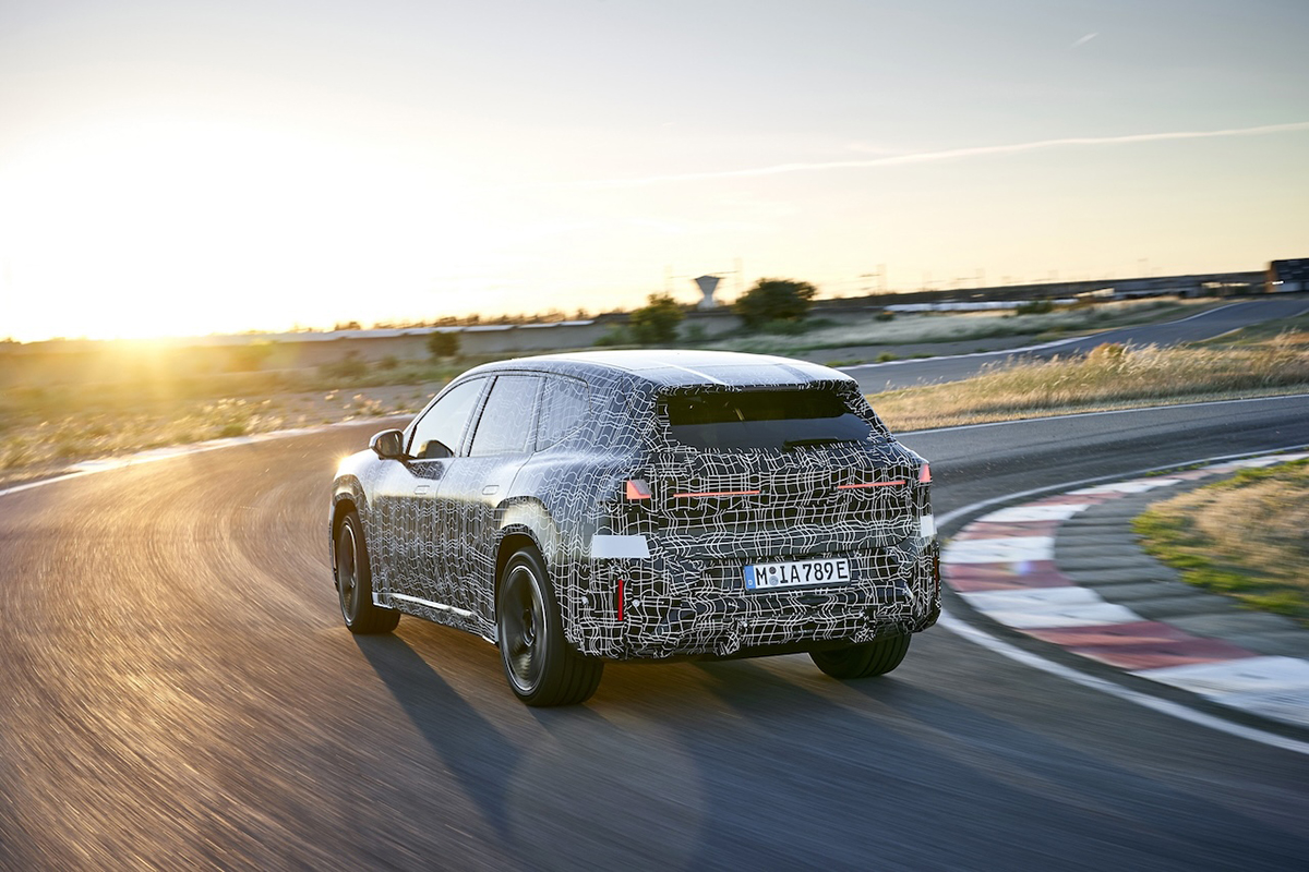 BMW新型「iX3」が9月5日に初公開へ。“ノイエ・クラッセ”第1弾、航続距離は800km＆高速充電対応