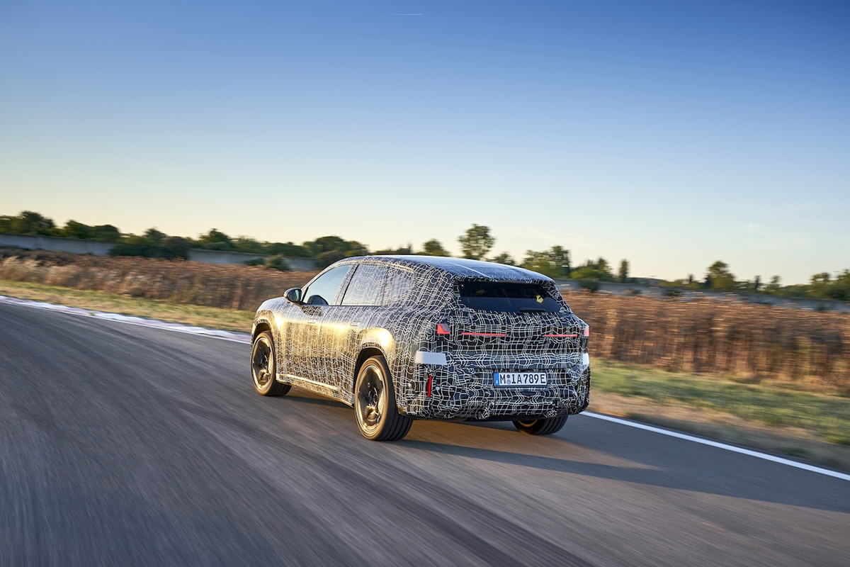 BMW新型「iX3」が9月5日に初公開へ。“ノイエ・クラッセ”第1弾、航続距離は800km＆高速充電対応