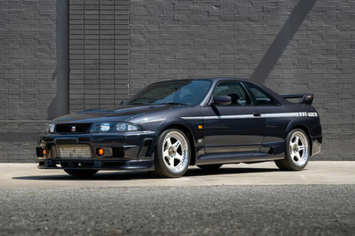 【不人気とは】米で「R33スカイラインGT-R」が1.5億円で落札。高額背景は世界が驚く“希少性”と“極上コンディション”