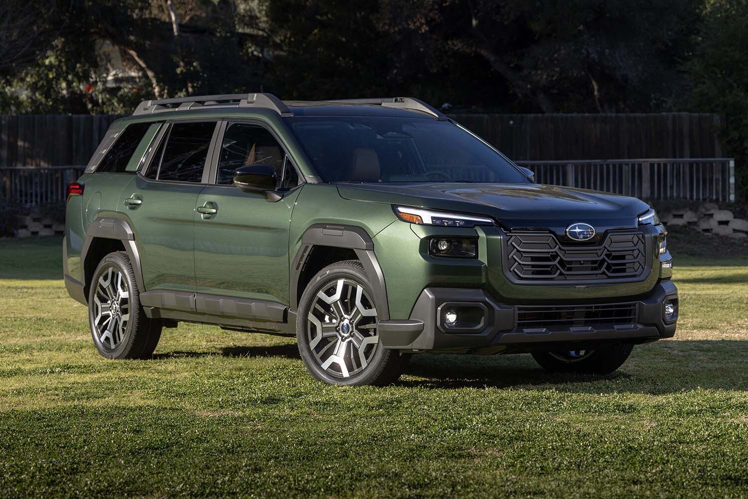 【スバル、縦型やめるってよ】新型「アウトバック」のディスプレイが“横長”に戻った!?　日本は次期「レヴォーグ」から縦型は廃止か