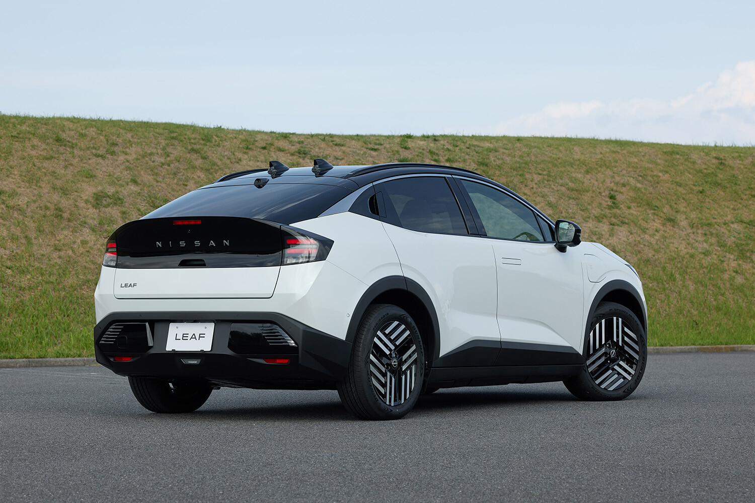 新型「リーフ」の徹底した空力処理。ボディ下95％を覆う“異常なまでの整流設計”とは？