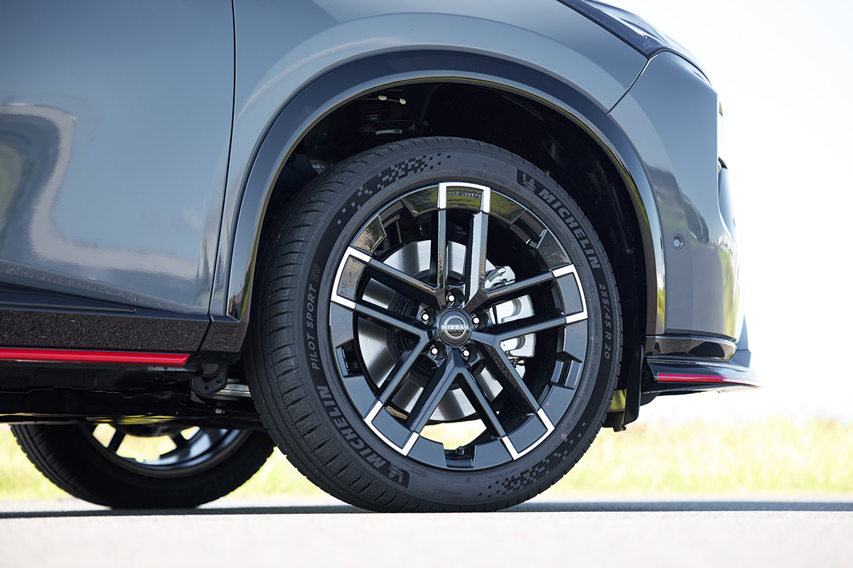 【専用チューニングの本気仕様】日産「エクストレイル ニスモ」登場。カヤバ製サス＆ミシュランタイヤで走りを強化、9月24日発売
