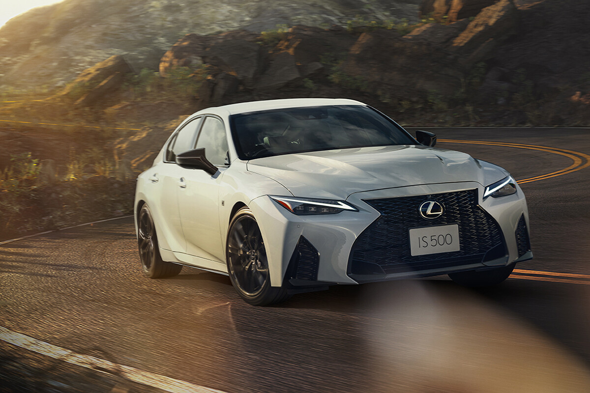 【実際どうなの？】登場から10年以上経過した「IS」オーナーのリアル。走行性能は高評価も古さは否めず…新型切望の声も多数