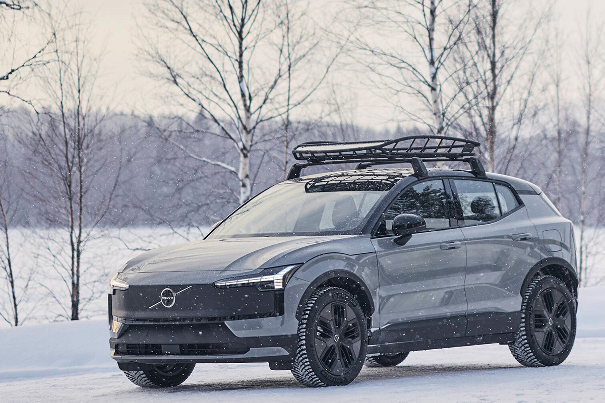【428㎰のハイスペックSUV】ボルボ新型「EX30クロスカントリー」登場。最低地上高195mmの専用ボディ…価格は649