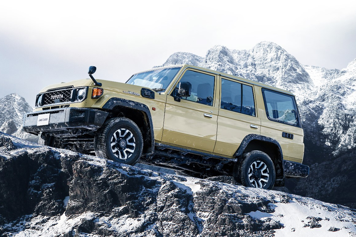 【近日受注再開の噂も】「ランドクルーザー70」の中古車相場が急落！ その二大要因と今後予想される展開とは