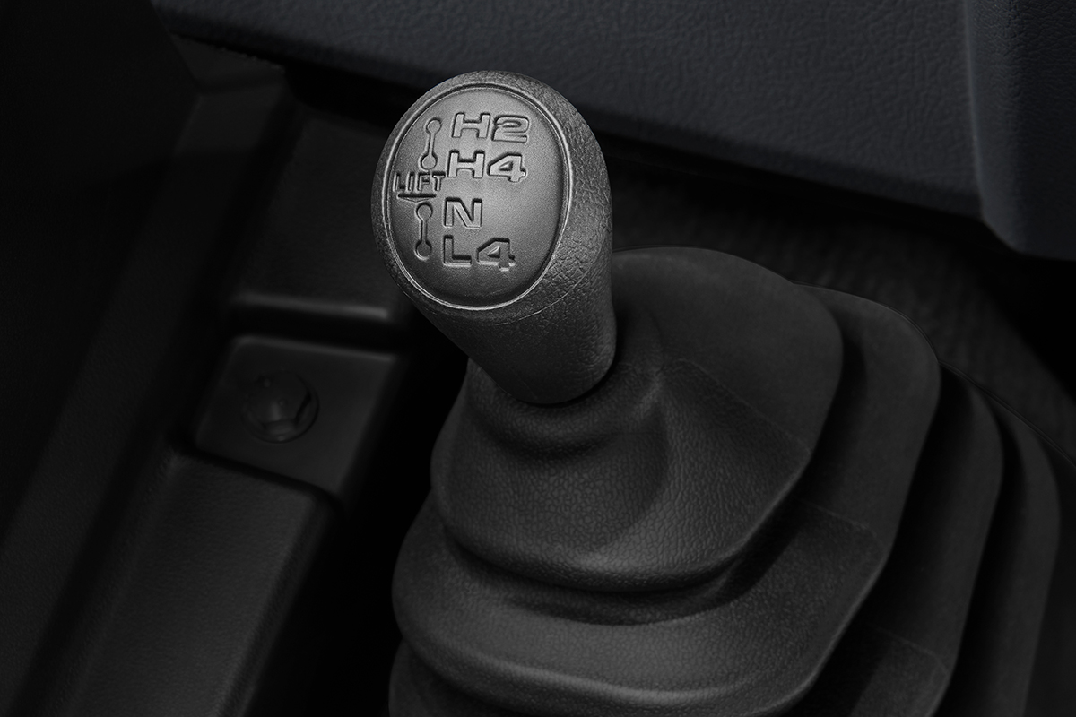 【近日受注再開の噂も】「ランドクルーザー70」の中古車相場が急落！ その二大要因と今後予想される展開とは