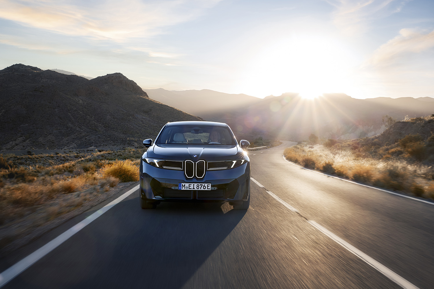 新型BMW「iX3」発表。航続800km、470ps＆645Nmの「ノイエ・クラッセ」第一弾は2025年後半から量産開始か
