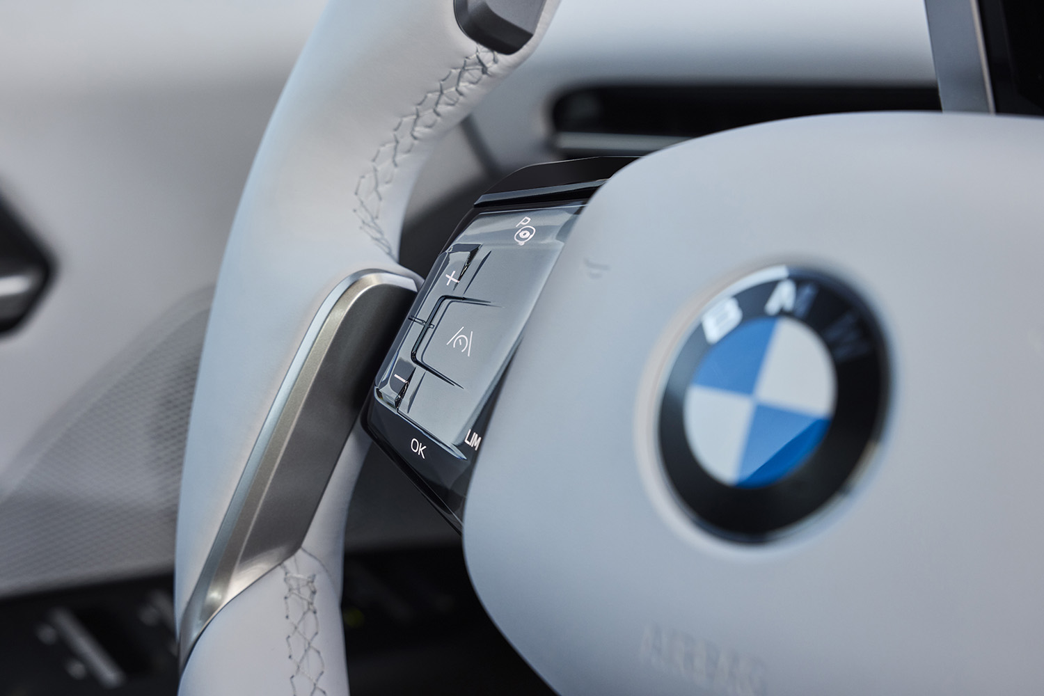 新型BMW「iX3」発表。航続800km、470ps＆645Nmの「ノイエ・クラッセ」第一弾は2025年後半から量産開始か