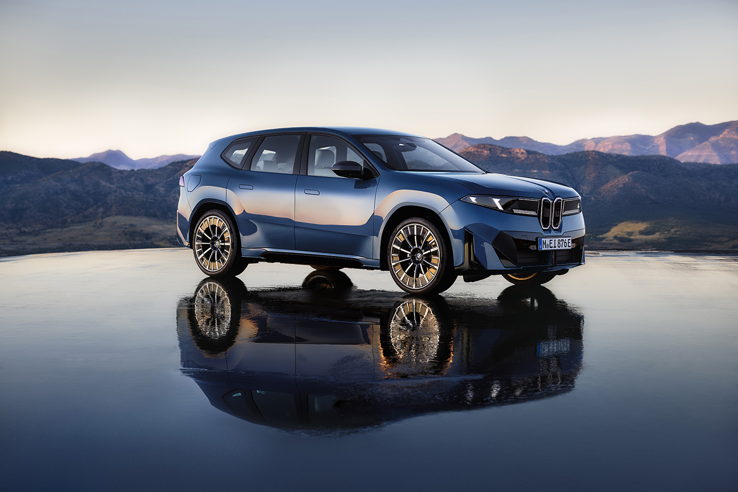新型BMW「iX3」発表。航続800km、470ps＆645Nmの「ノイエ・クラッセ」第一弾は2025年後半から量産開始か