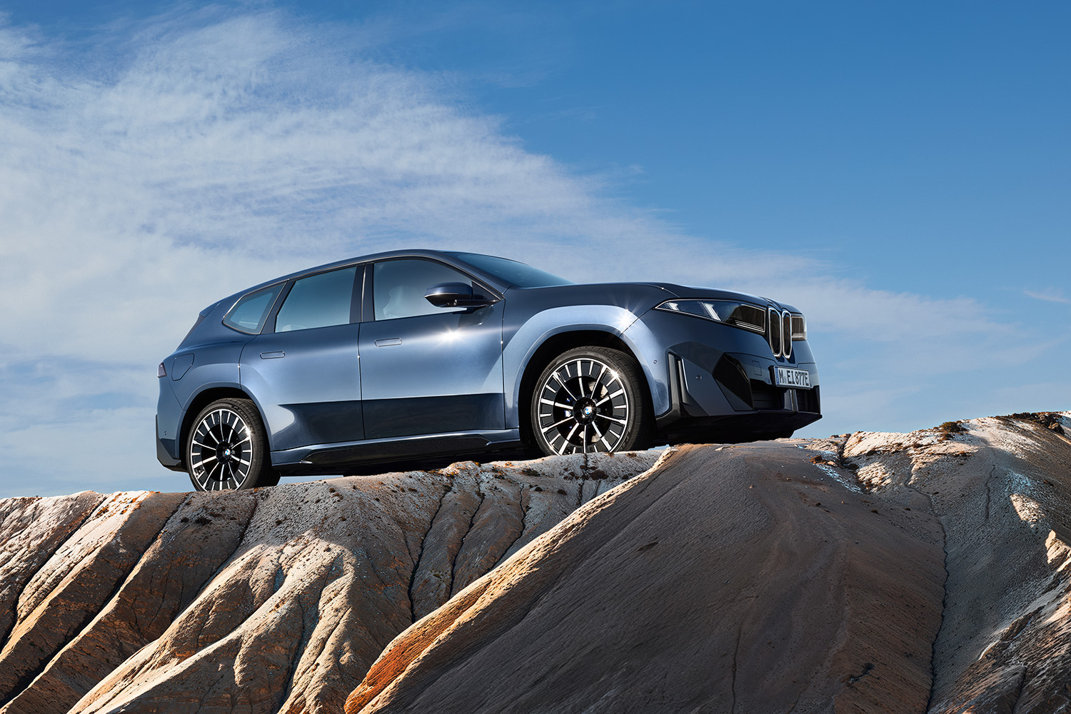 新型BMW「iX3」発表。航続800km、470ps＆645Nmの「ノイエ・クラッセ」第一弾は2025年後半から量産開始か