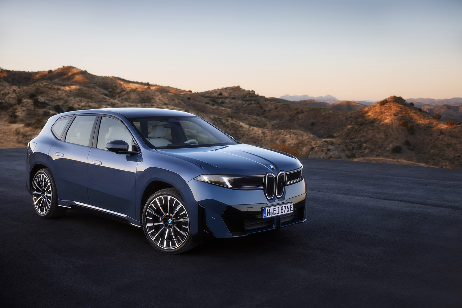 新型BMW「iX3」発表。航続800km、470ps＆645Nmの「ノイエ・クラッセ」第一弾は2025年後半から量産開始か