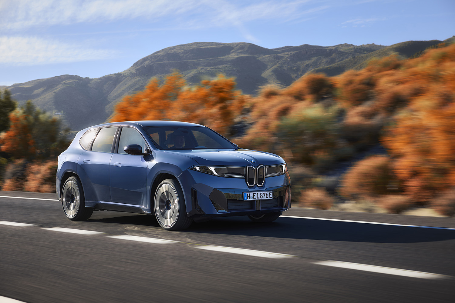 新型BMW「iX3」発表。航続800km、470ps＆645Nmの「ノイエ・クラッセ」第一弾は2025年後半から量産開始か