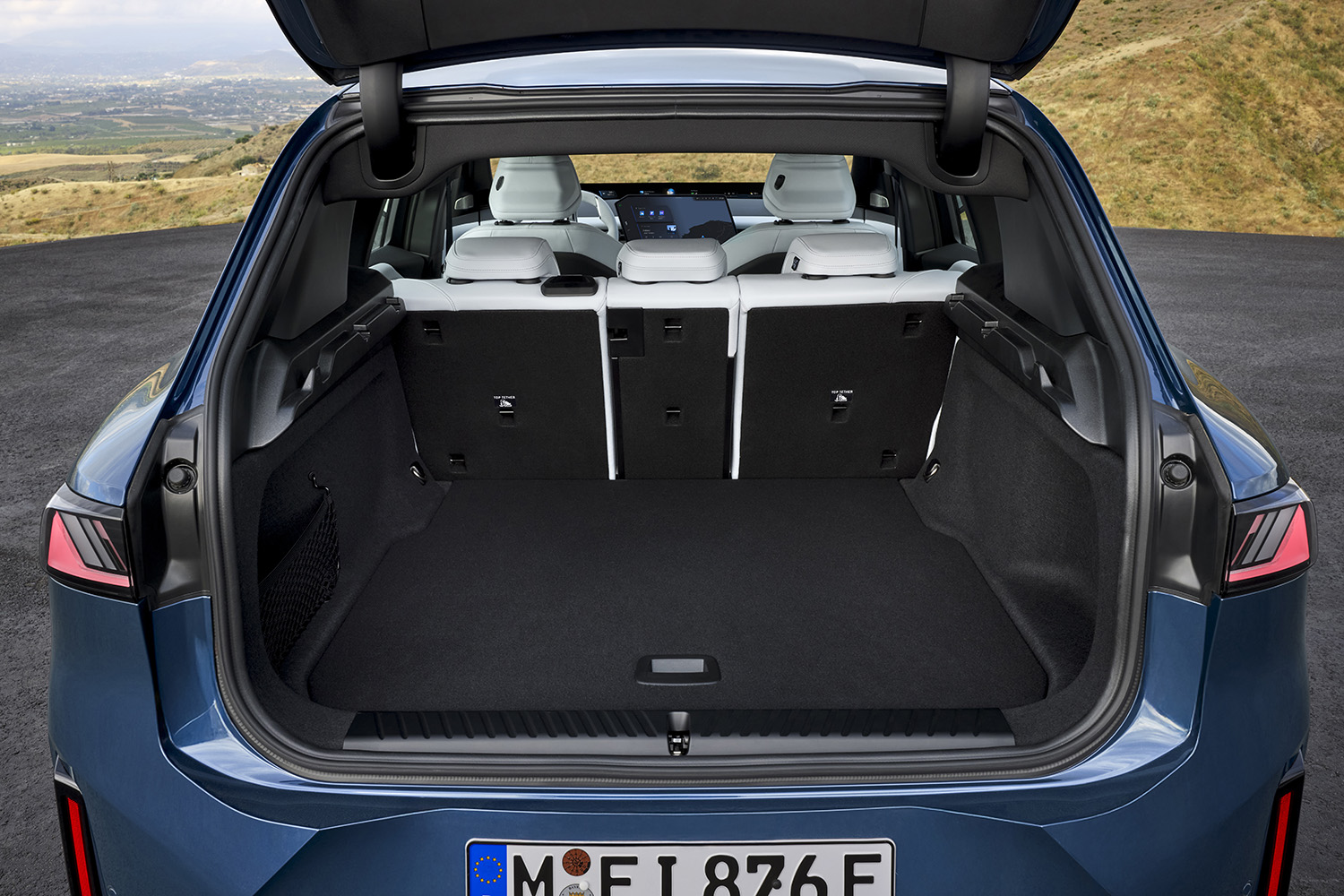 新型BMW「iX3」発表。航続800km、470ps＆645Nmの「ノイエ・クラッセ」第一弾は2025年後半から量産開始か