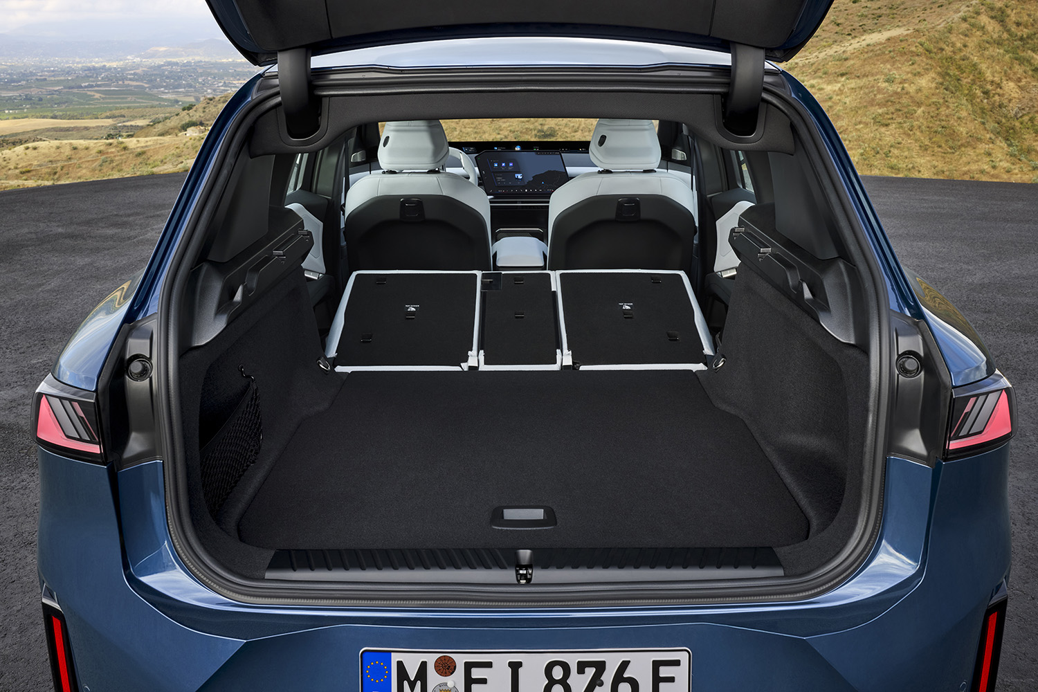 新型BMW「iX3」発表。航続800km、470ps＆645Nmの「ノイエ・クラッセ」第一弾は2025年後半から量産開始か