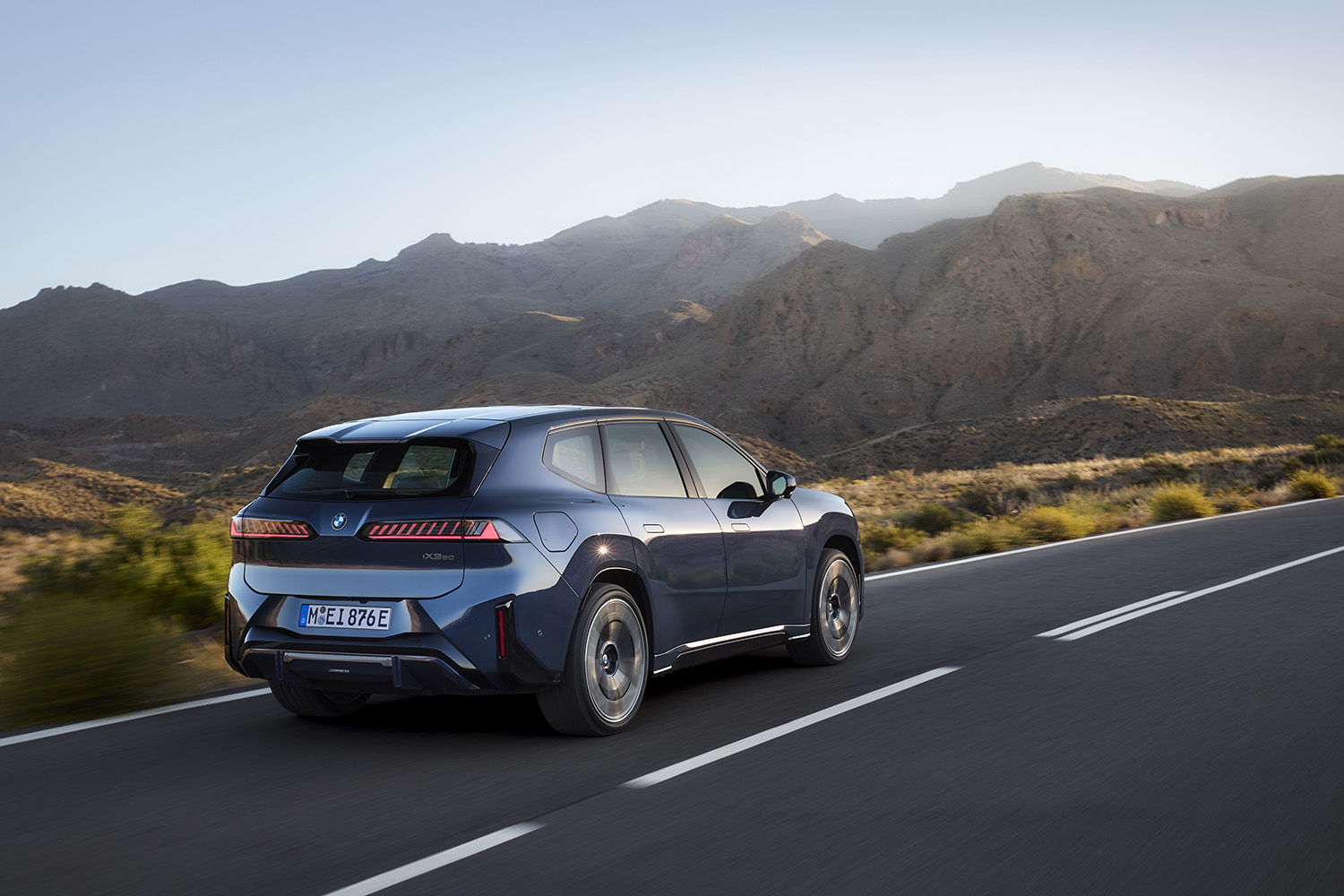 新型BMW「iX3」発表。航続800km、470ps＆645Nmの「ノイエ・クラッセ」第一弾は2025年後半から量産開始か