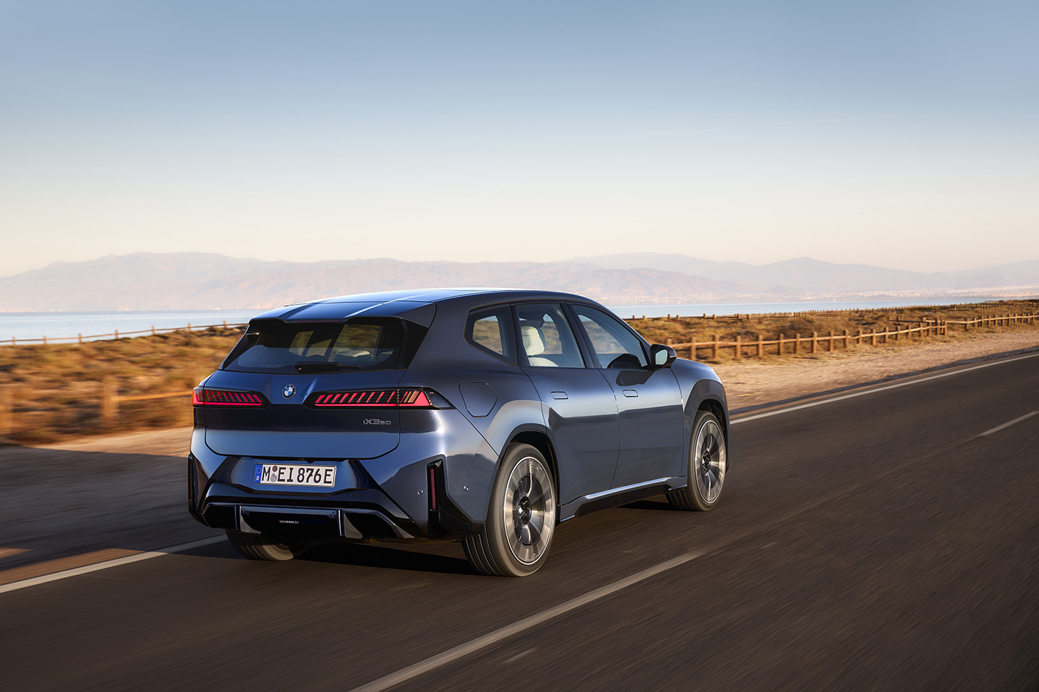 新型BMW「iX3」発表。航続800km、470ps＆645Nmの「ノイエ・クラッセ」第一弾は2025年後半から量産開始か