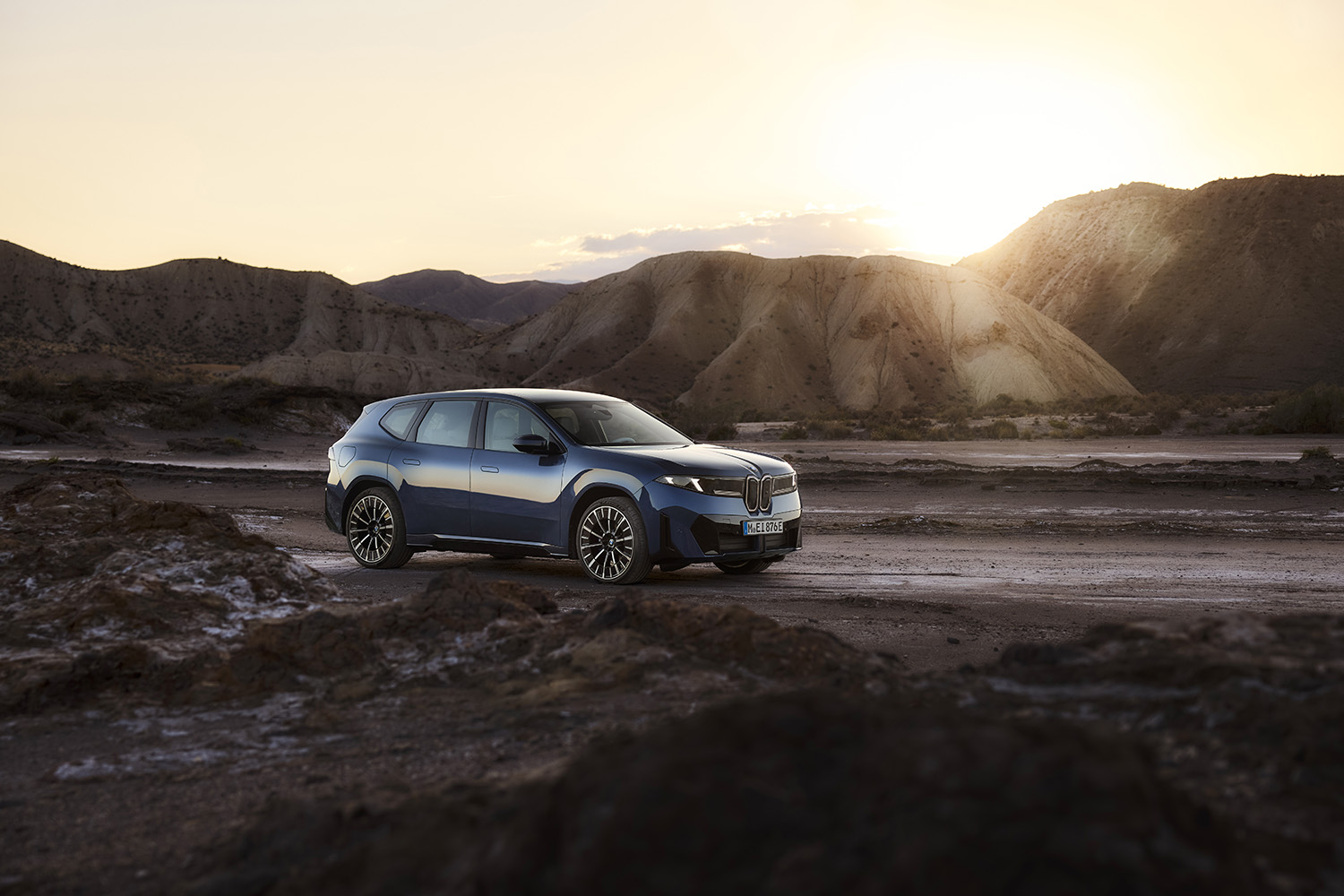 新型BMW「iX3」発表。航続800km、470ps＆645Nmの「ノイエ・クラッセ」第一弾は2025年後半から量産開始か