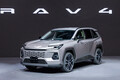 【12月17日受注開始へ】新型「RAV4」は“日本向け3％”の超争奪戦か。先代人気を踏まえると転売ヤー参戦で“即完売”も避けられない？