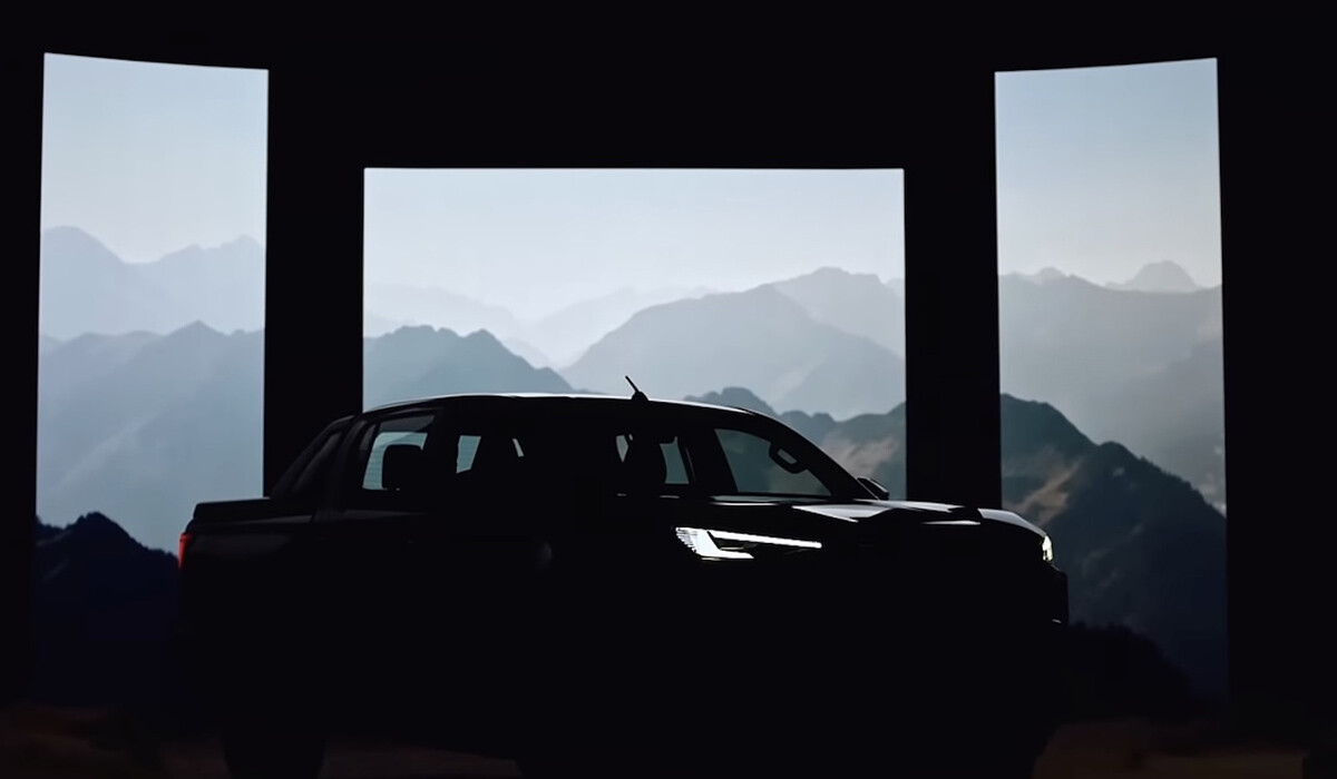 トヨタ新型「ハイラックス」が11月10日に世界初公開へ！ ハイブリッドとEVを追加予定