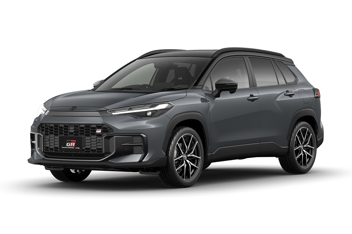 これで400以下なら安い？ “納車待ち確実”とうわさの新「カローラクロス GRスポーツ」は本当に“買い”なのか