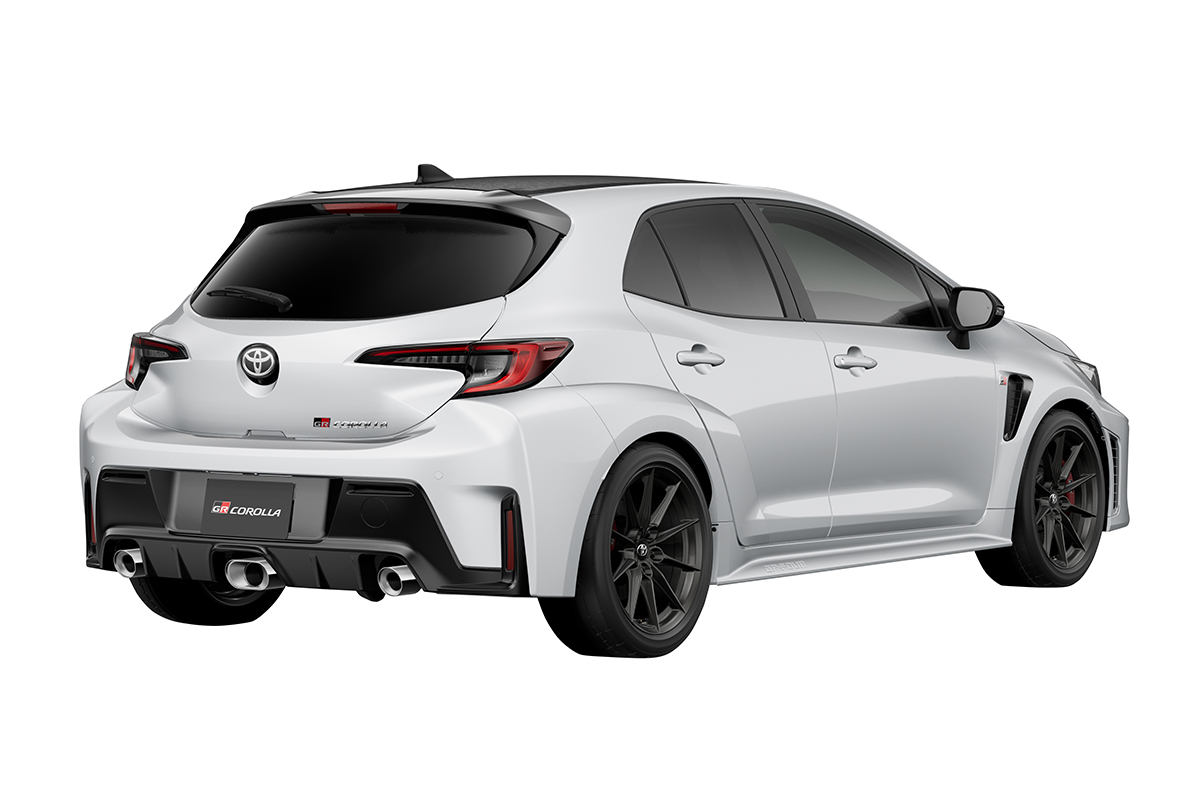 これで400以下なら安い？ “納車待ち確実”とうわさの新「カローラクロス GRスポーツ」は本当に“買い”なのか