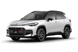 これで400万円以下なら安い？ “納車待ち確実”とうわさの新「カローラクロス GRスポーツ」は本当に“買い”なのか