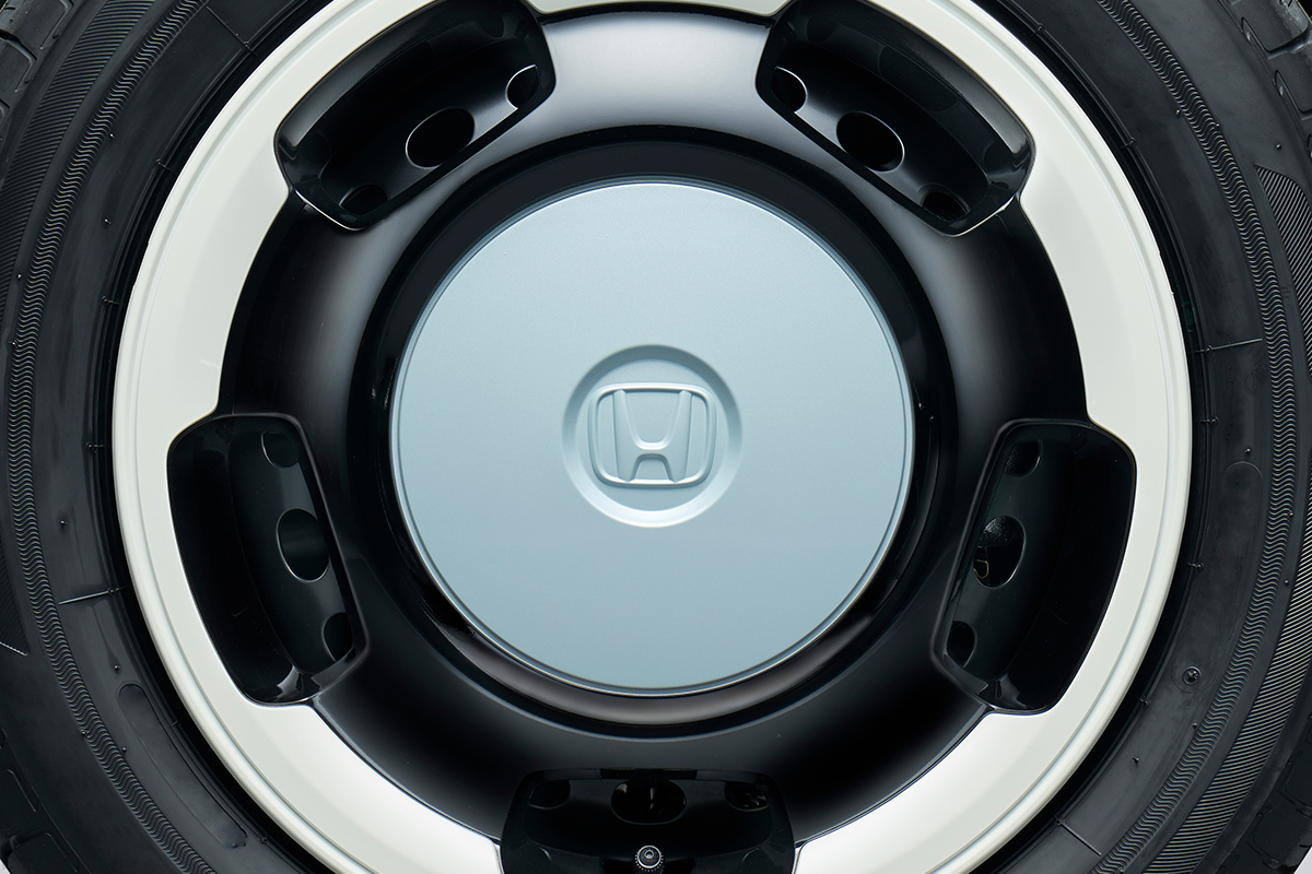 【隠れた実力派の進化】ホンダ「N-WGN」が一部改良で新グレード追加や液晶メーター採用。一方、グレード再編により価格は上昇…157万6300<span class=