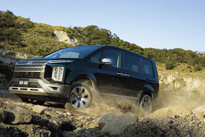 三菱「デリカD:5」が再び動く！ JMS2025で明かされる“大幅刷新”の正体…フルモデルチェンジ級の改良にファン熱視線