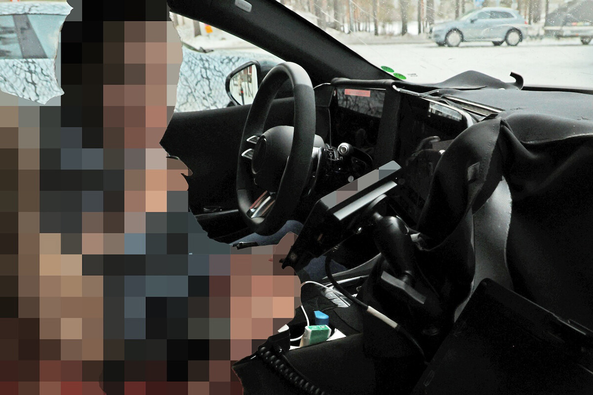 AMG「GT 4ドア」後継EV試作車に異変？ ボンネットの無数の穴は一体なにを冷却するのか