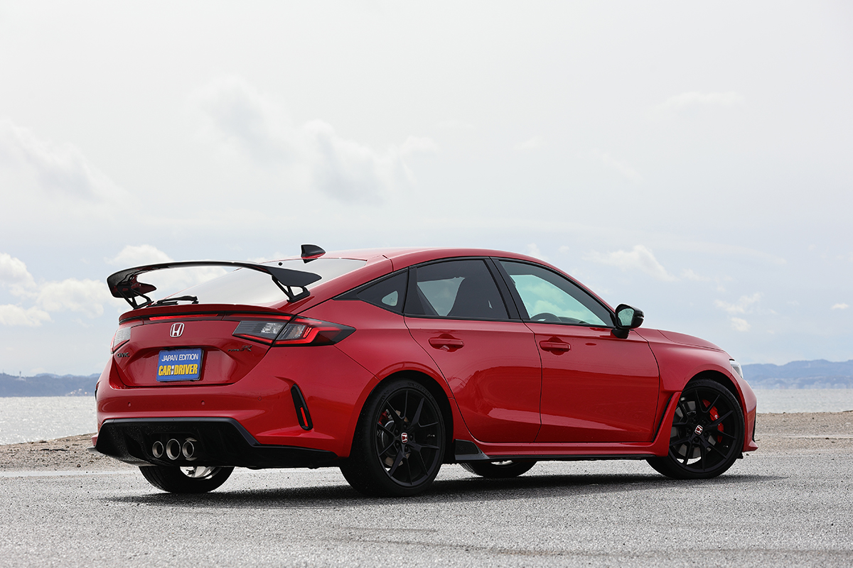 最新型「シビックタイプR」の走りで思い出す“初代タイプR”の完成度。タイプRが魅せ続けるホンダのスポーツスピリットとは