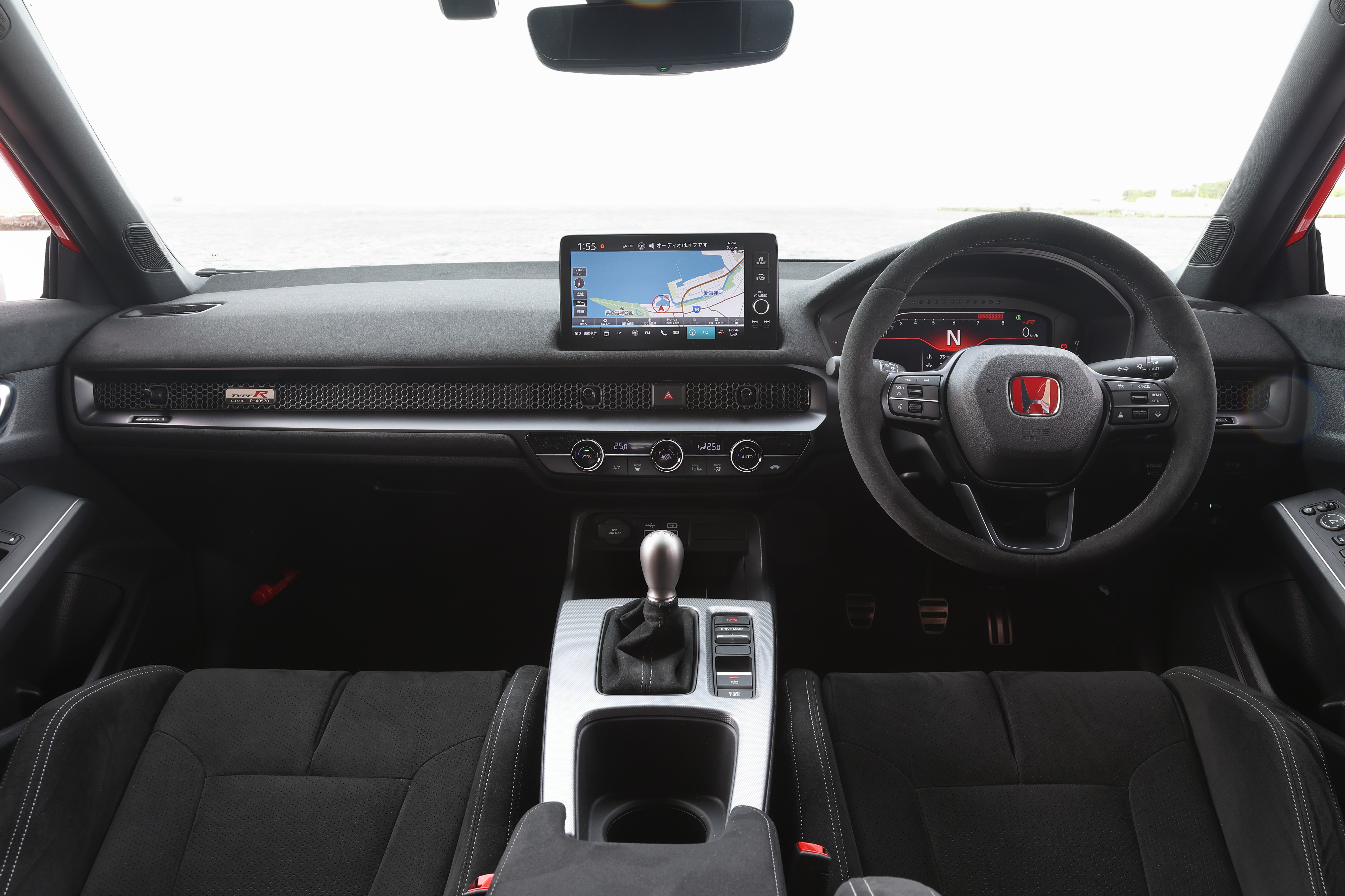 最新型「シビックタイプR」の走りで思い出す“初代タイプR”の完成度。タイプRが魅せ続けるホンダのスポーツスピリットとは