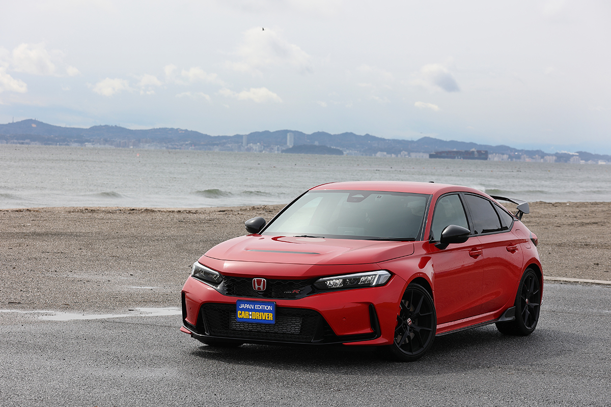 最新型「シビックタイプR」の走りで思い出す“初代タイプR”の完成度。タイプRが魅せ続けるホンダのスポーツスピリットとは
