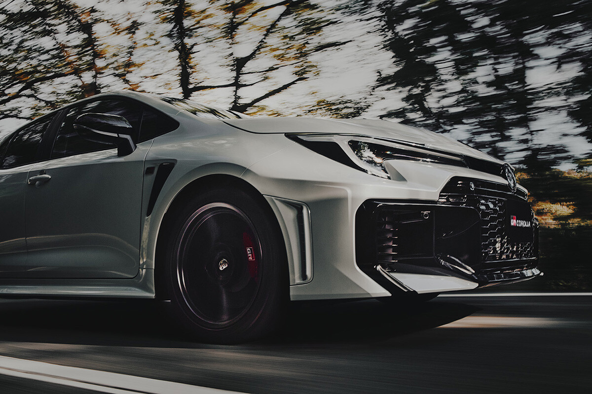 【ついに普通に買える!?】供給体制見直しの改良版「GRカローラ」。納期は26年2月以降…問い合わせ多数で買うなら急げ！