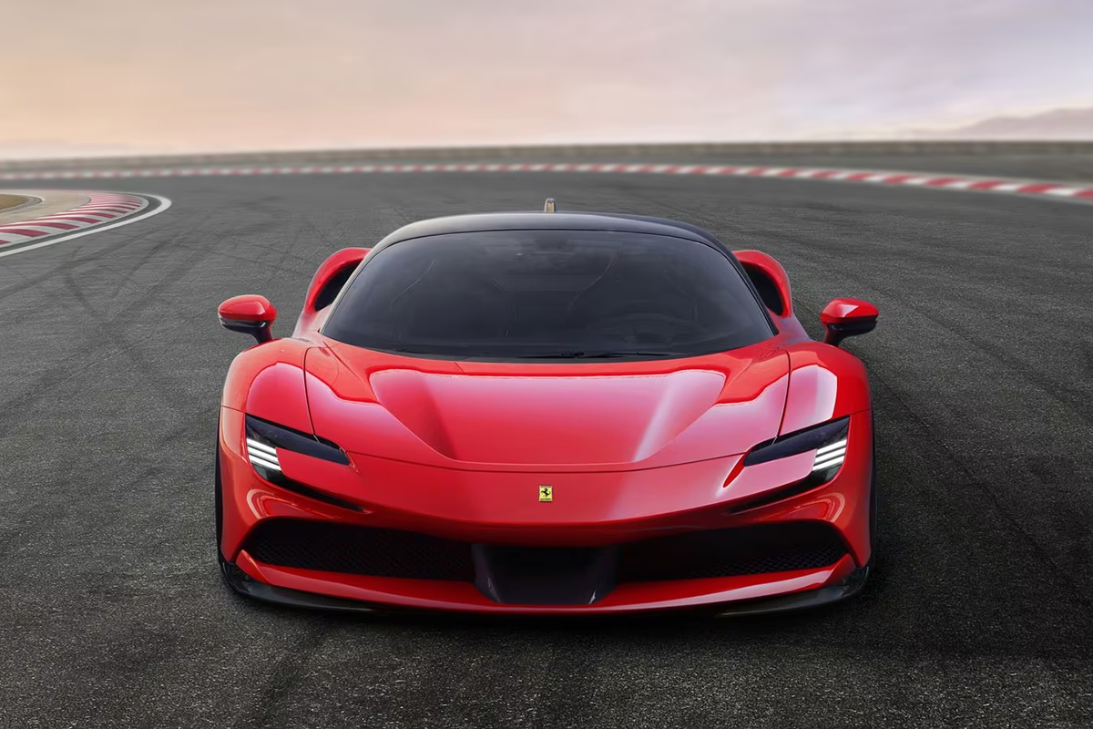 「クルマの魂はエンジン」。フェラーリの最新V8プラグインハイブリッド「849テスタロッサ」の名に込められた真意とは