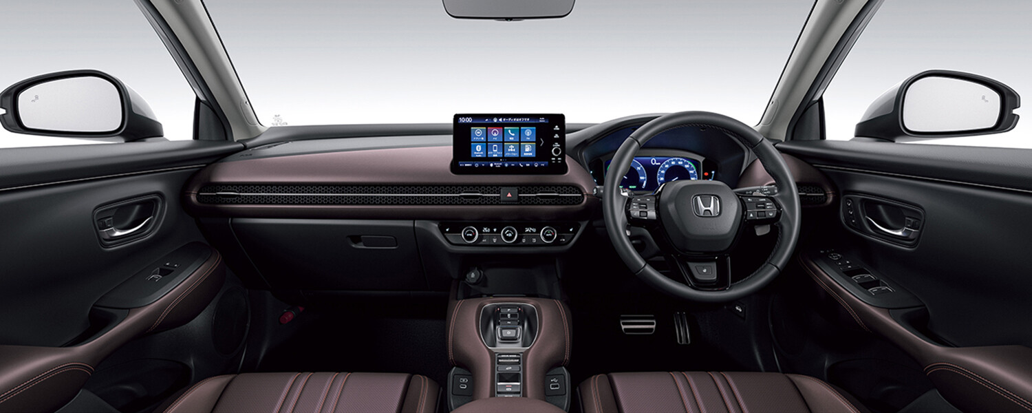 走りが好評の「ZR-V」。ライバル「ハリアー」と比べコスパで勝るも、“実質値上げ”により 販売は伸び悩む…？