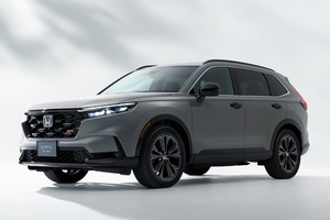 まもなく登場の新型「CR-V」。ディーラーに問い合わせ多数も情報解禁は12月以降…ライバルからの乗り換えも多い様子