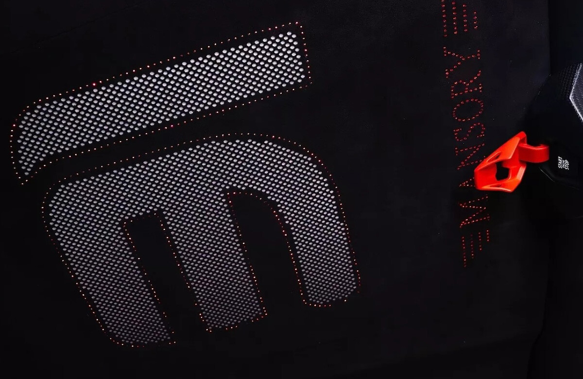 F1ドライバーが購入した“マンソリー流”「レヴエルト」公開！ 高級カスタムチューナーが仕上げた究極のカーボン仕様とは？