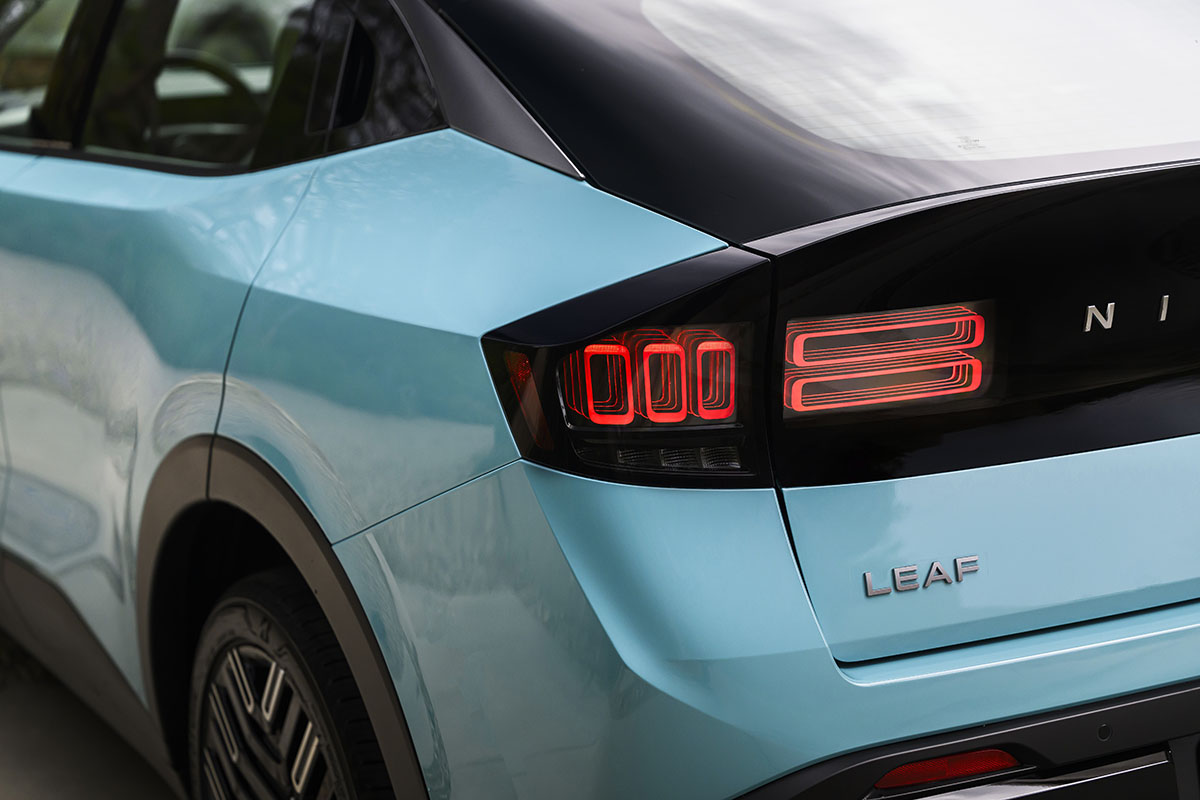 新型日産「リーフ」が生産削減で波乱の船出？ バッテリー供給遅延が影を落とす