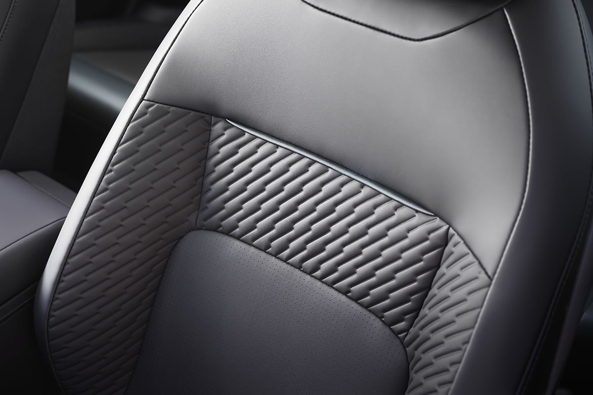 新型日産「リーフ」が生産削減で波乱の船出？ バッテリー供給遅延が影を落とす
