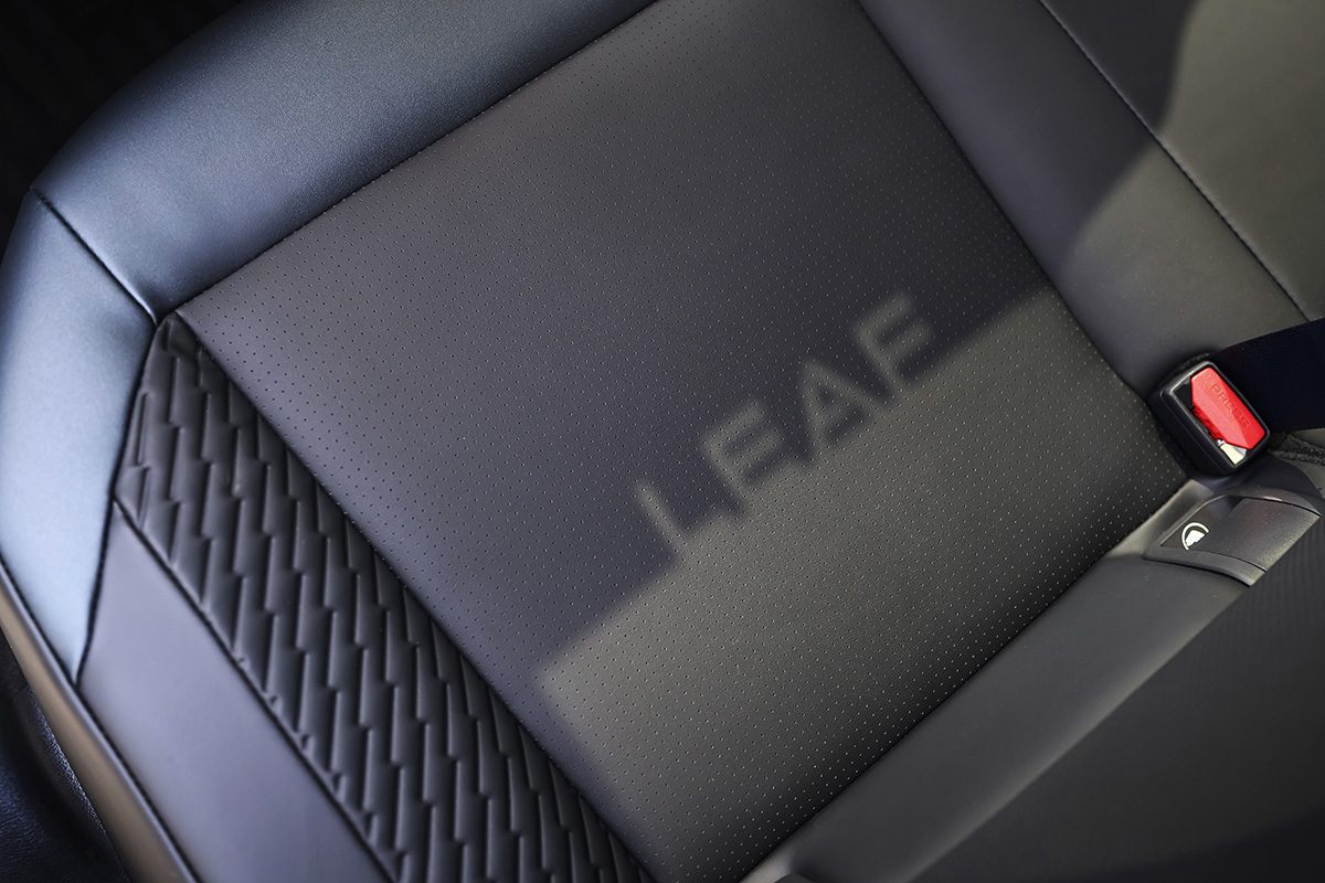 新型日産「リーフ」が生産削減で波乱の船出？ バッテリー供給遅延が影を落とす
