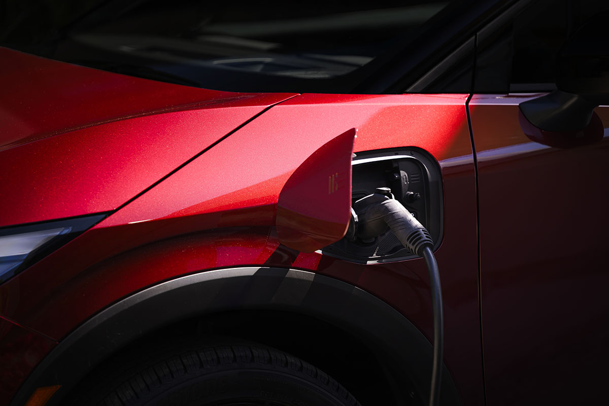 新型日産「リーフ」が生産削減で波乱の船出？ バッテリー供給遅延が影を落とす