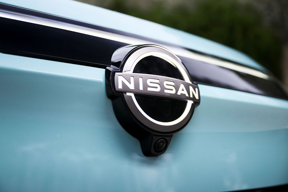 新型日産「リーフ」が生産削減で波乱の船出？ バッテリー供給遅延が影を落とす