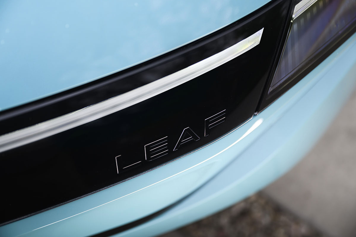 新型日産「リーフ」が生産削減で波乱の船出？ バッテリー供給遅延が影を落とす