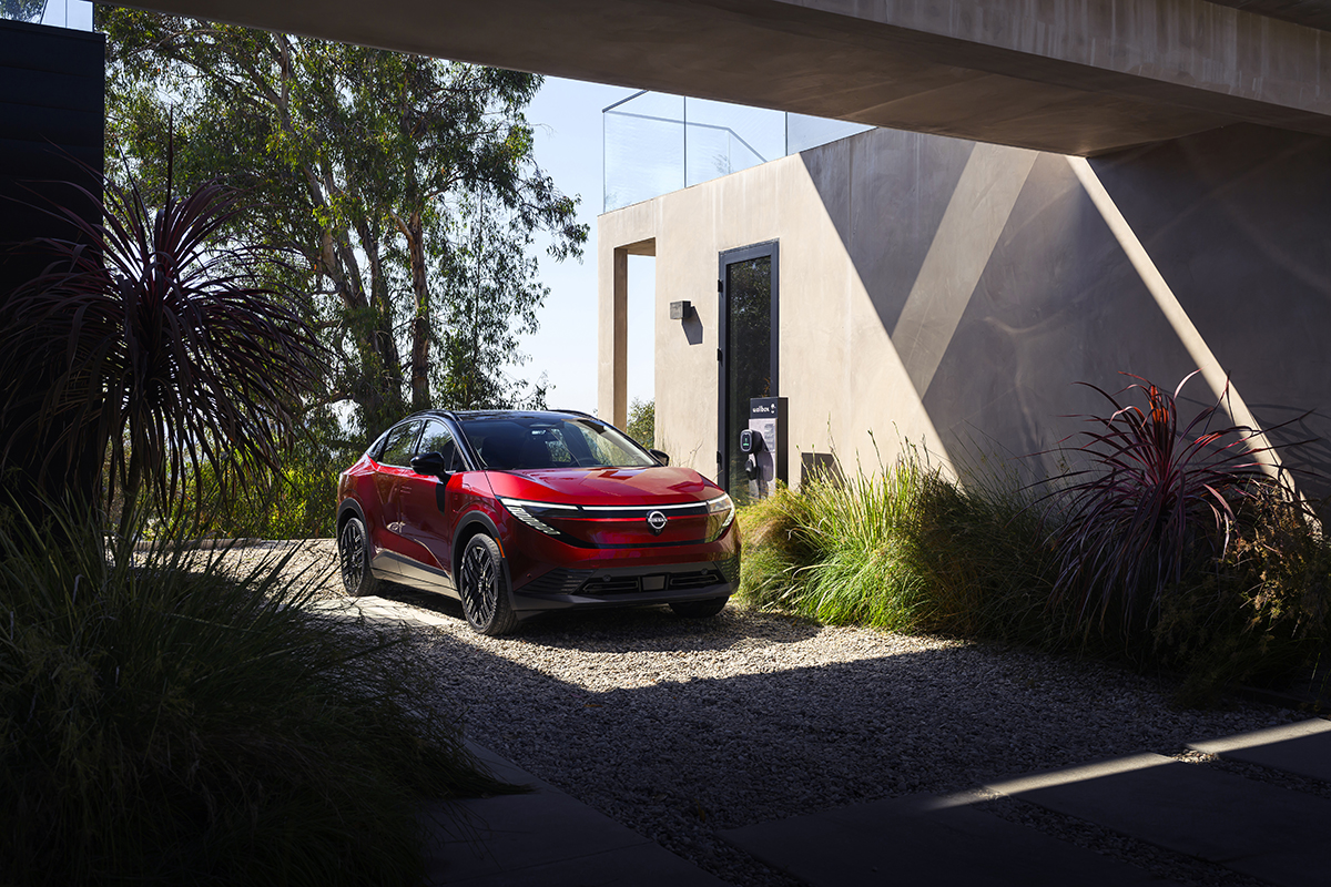 新型日産「リーフ」が生産削減で波乱の船出？ バッテリー供給遅延が影を落とす