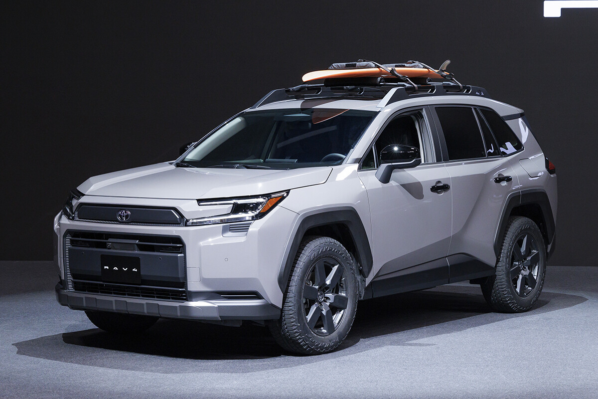 新型「RAV4」のグレード選びが悩ましい…初採用のGRスポーツが話題をさらう中で“アドベンチャー本命説”が急浮上？