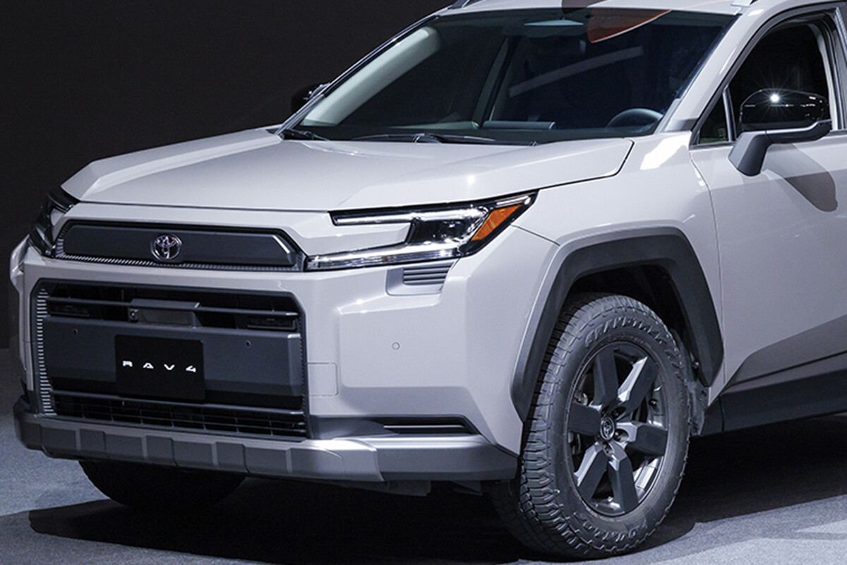 新型「RAV4」のグレード選びが悩ましい…初採用のGRスポーツが話題をさらう中で“アドベンチャー本命説”が急浮上？