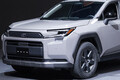 新型「RAV4」のグレード選びが悩ましい…初採用のGRスポーツが話題をさらう中で“アドベンチャー本命説”が急浮上？