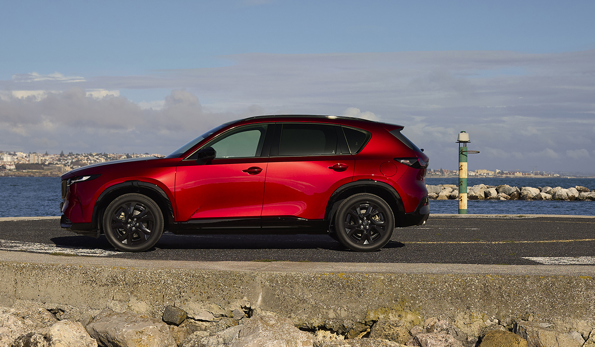 新型「CX-5」への反響は？ デザイン好評もディーゼル廃止に“残念”の声…本命は27年登場のハイブリッドか