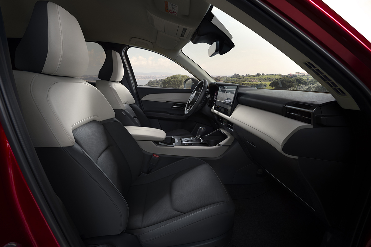新型「CX-5」への反響は？ デザイン好評もディーゼル廃止に“残念”の声…本命は27年登場のハイブリッドか